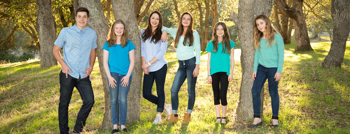 Family Portrait Clothing Tips - Atascadero Outdoor Family Portrait - Studio 101 West Photography